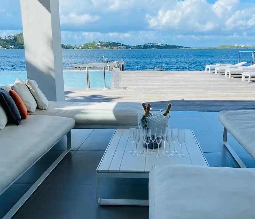 Luxury Villa On The Lagoon Lowlands