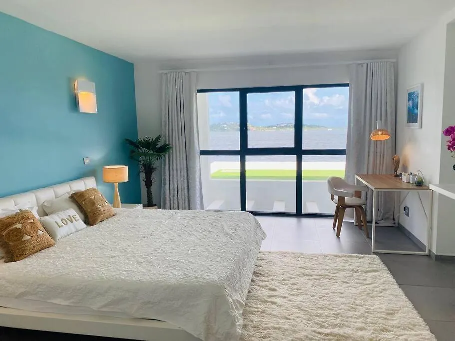 Luxury Villa On The Lagoon Lowlands