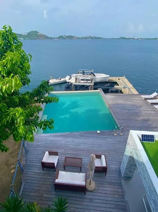 Luxury Villa On The Lagoon Lowlands
