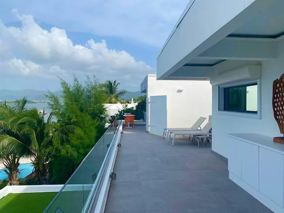 Luxury Villa On The Lagoon Lowlands