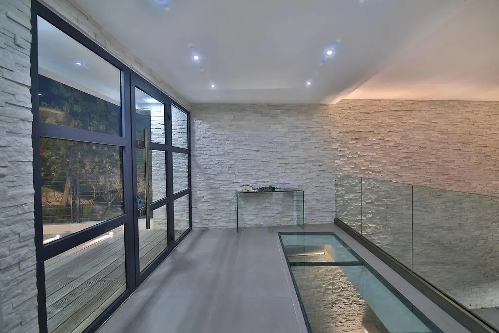 Luxury Villa On The Lagoon Lowlands 0*,
