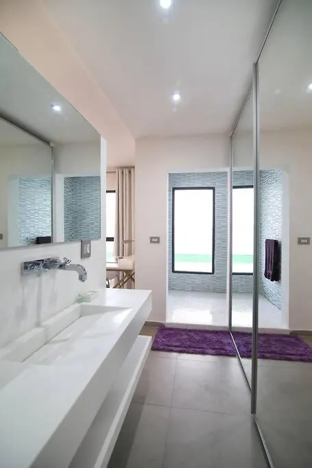 Luxury Villa On The Lagoon Lowlands