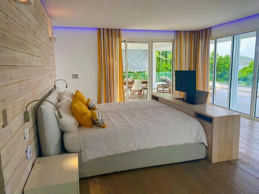 Luxury Villa On The Lagoon Lowlands
