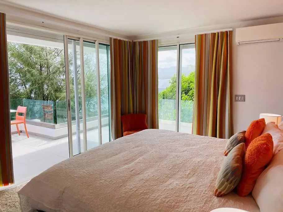 Luxury Villa On The Lagoon Lowlands
